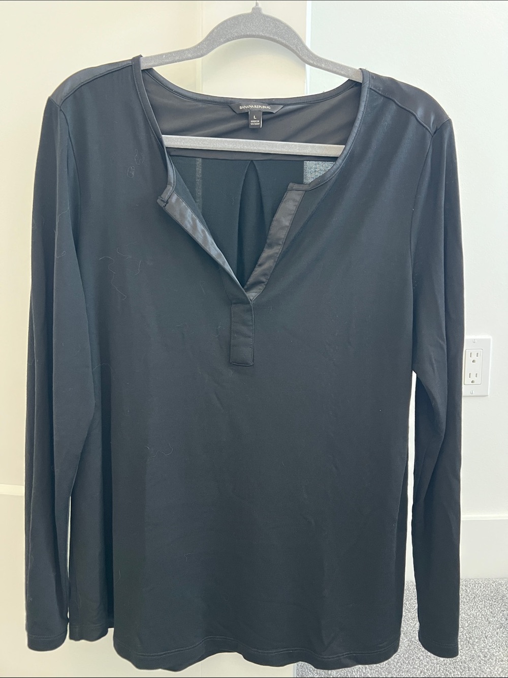 Banana Republic Black Long-Sleeve Split V Tunic Top